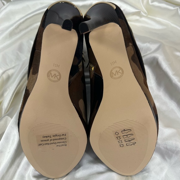 Michael Kors Real Hair Calf Camo Heel 11 & Camo Clutch $513 NEW - Picture 3 of 17